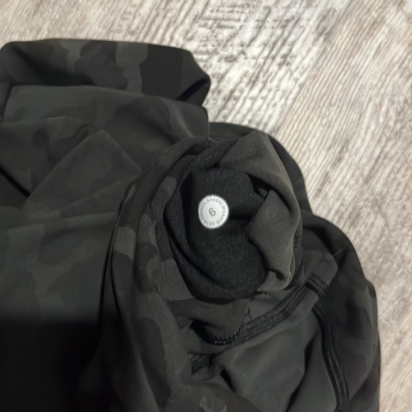 Lululemon Align High-Rise Pant 25” in Camo ❤️😊 - Picture 5 of 5
